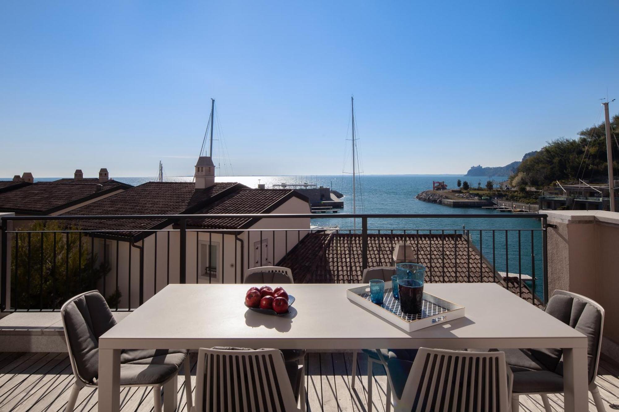 Portopiccolo Apartments Сістьяна Екстер'єр фото