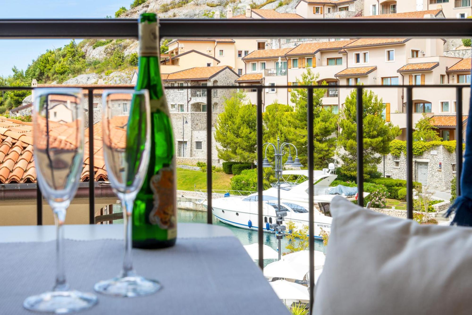 Portopiccolo Apartments Сістьяна Екстер'єр фото